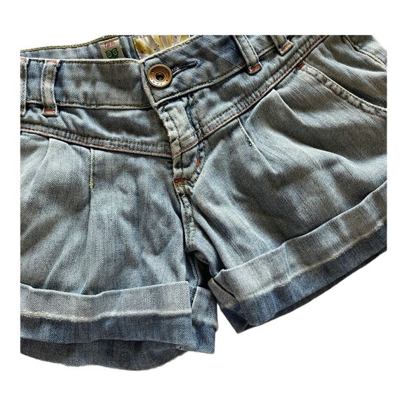 Farm Rio Jeans High Waisted Light Wash Denim Cuffed Shorts Pleated Size 36 - Picture 8 of 9